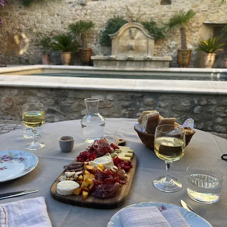 Le Patio De Collias